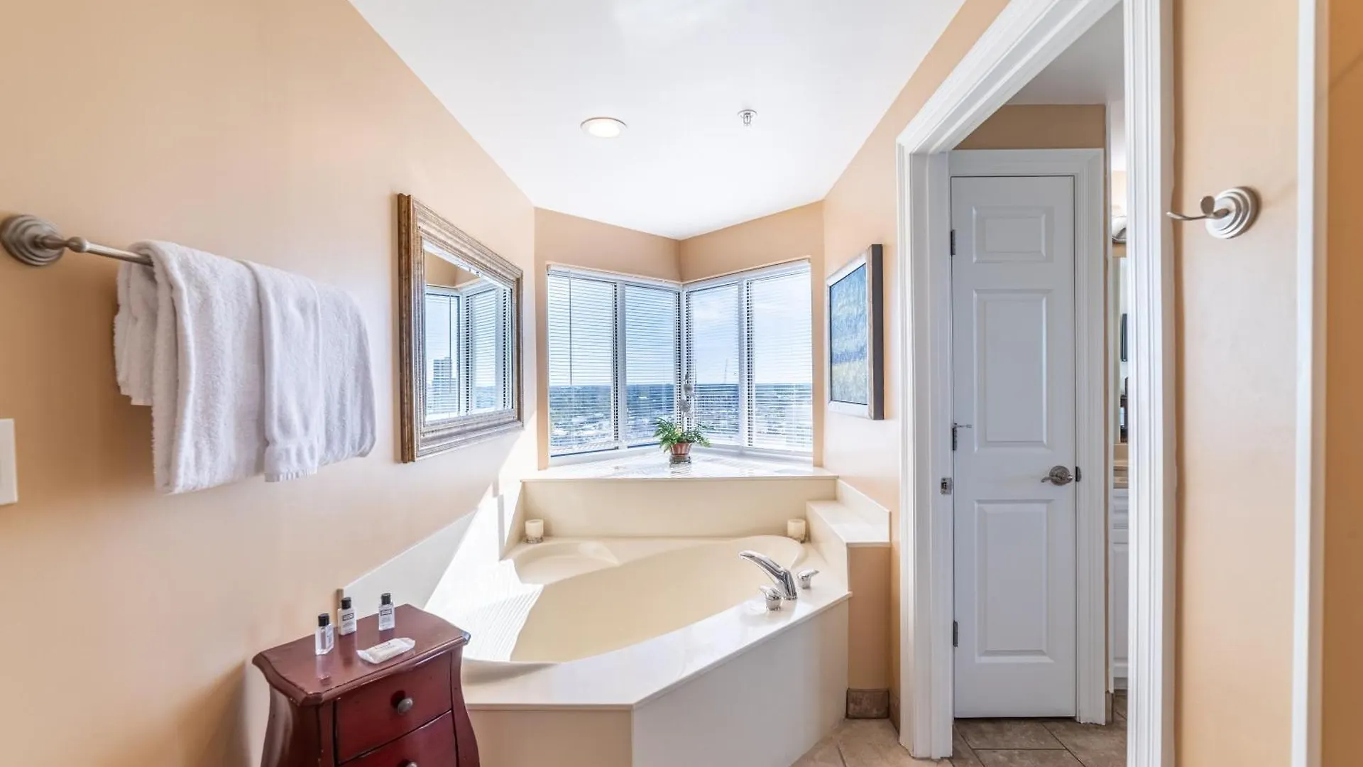 Boardwalk 1101 'Parrothead Paradise' Panama City Beach Holiday home